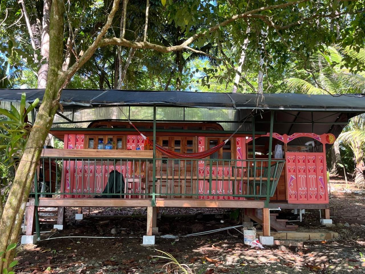Gypsy Wagons Hotel Pavones  Exterior photo