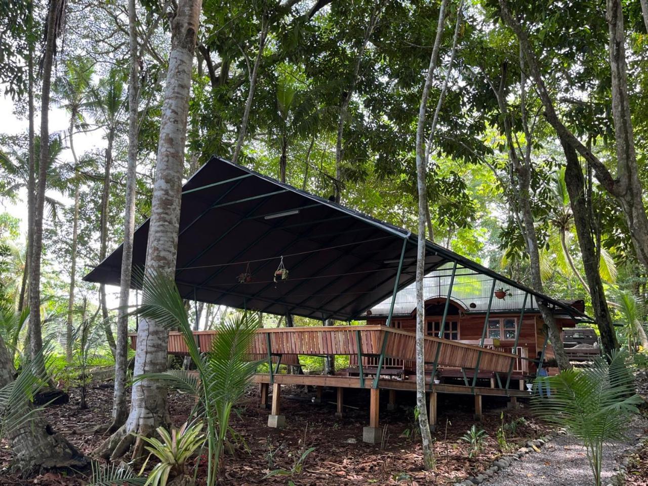 Gypsy Wagons Hotel Pavones  Exterior photo